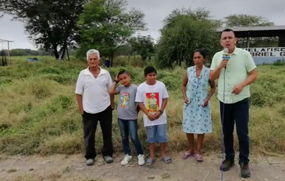 Solicitud para reparar la escuela Gabriel García Moreno